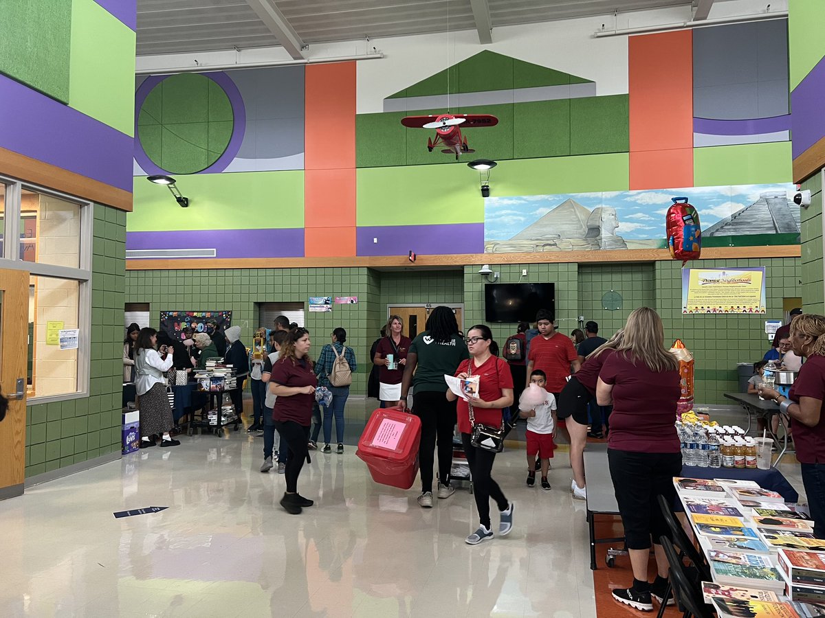 AmeliaDpscd's tweet photo. Amazing turnout for our open house! We are so excited for the new school year! 😊💕 https://t.co/Zda3YEByrJ