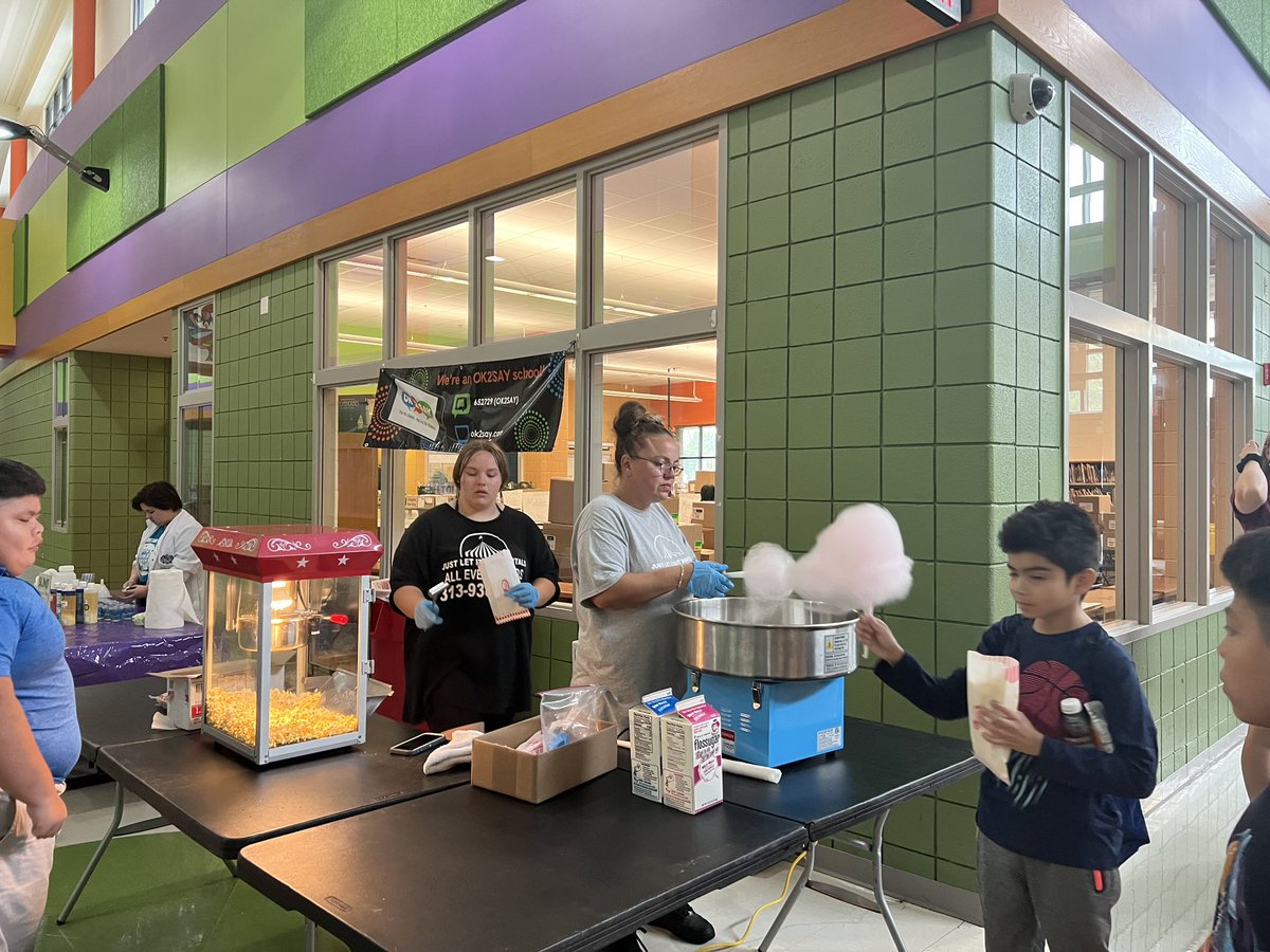 AmeliaDpscd's tweet photo. Open house fun! 🩵 https://t.co/EJt70HRvMX
