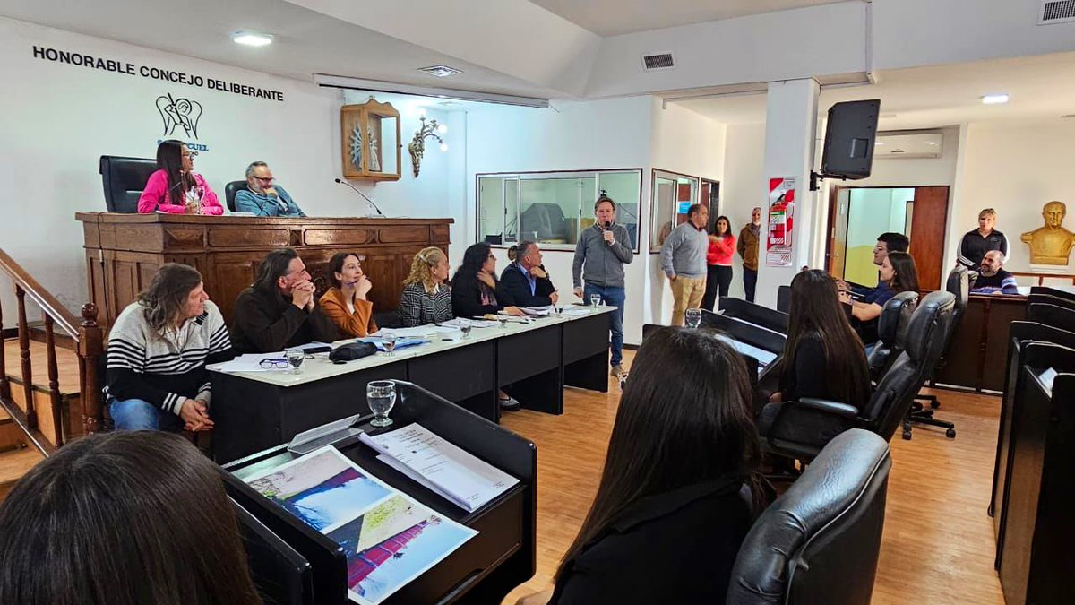 jaimemendezh's tweet photo. Hoy saludamos a alumnos de 5to año de distintas escuelas del distrito que participan del concurso “Concejales del Futuro”, una iniciativa del @HcdSanMiguel donde los jóvenes presentan proyectos para hacer mejoras en sus instituciones #SanMiguel https://t.co/HB7qPu2ClV