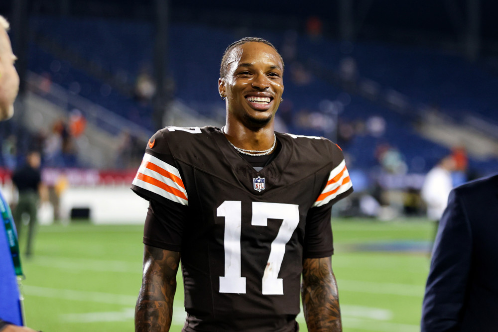 NFL_DovKleiman's tweet photo. Update: The #Browns are starting rookie 5th round pick, QB Dorian Thompson-Robinson, over the more veteran Kellen Mond, for their 3rd pre-season game, per @MaryKayCabot 

So far this pre-season DTR has been great:
134.92 QB Rating
17-21 passing
184 Yards
2 TDs
0 INTs
8.76 Yards Per

He also rushed for 47 yards.

In the Browns first pre-season game, Mond started over DTR.
