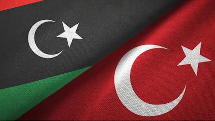 Türkiye, Libya da bir limanı 99 yıllığına kiraladı! Özet; Khoms Limanı şirketlere değil Türk Deniz Kuvvetleri ve Kara kuvvetlerine verilecek. Türk Silahlı Kuvvetleri askeri üs kuracak. Türk Kara sularına karşı da önleyici, aynı zamanda da ticari gemilerin güvenliğini sağlayacak.