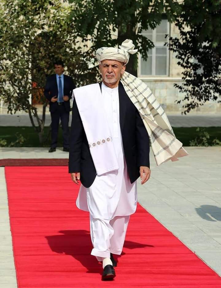 aimalkkakar's tweet photo. پہ خلاصو سترگو لالیٔ بیٔلم
دہ بےوسیٔ درد می رگونہ پرےکوینہ
#GhaniBaba https://t.co/FDmFIdiDmH