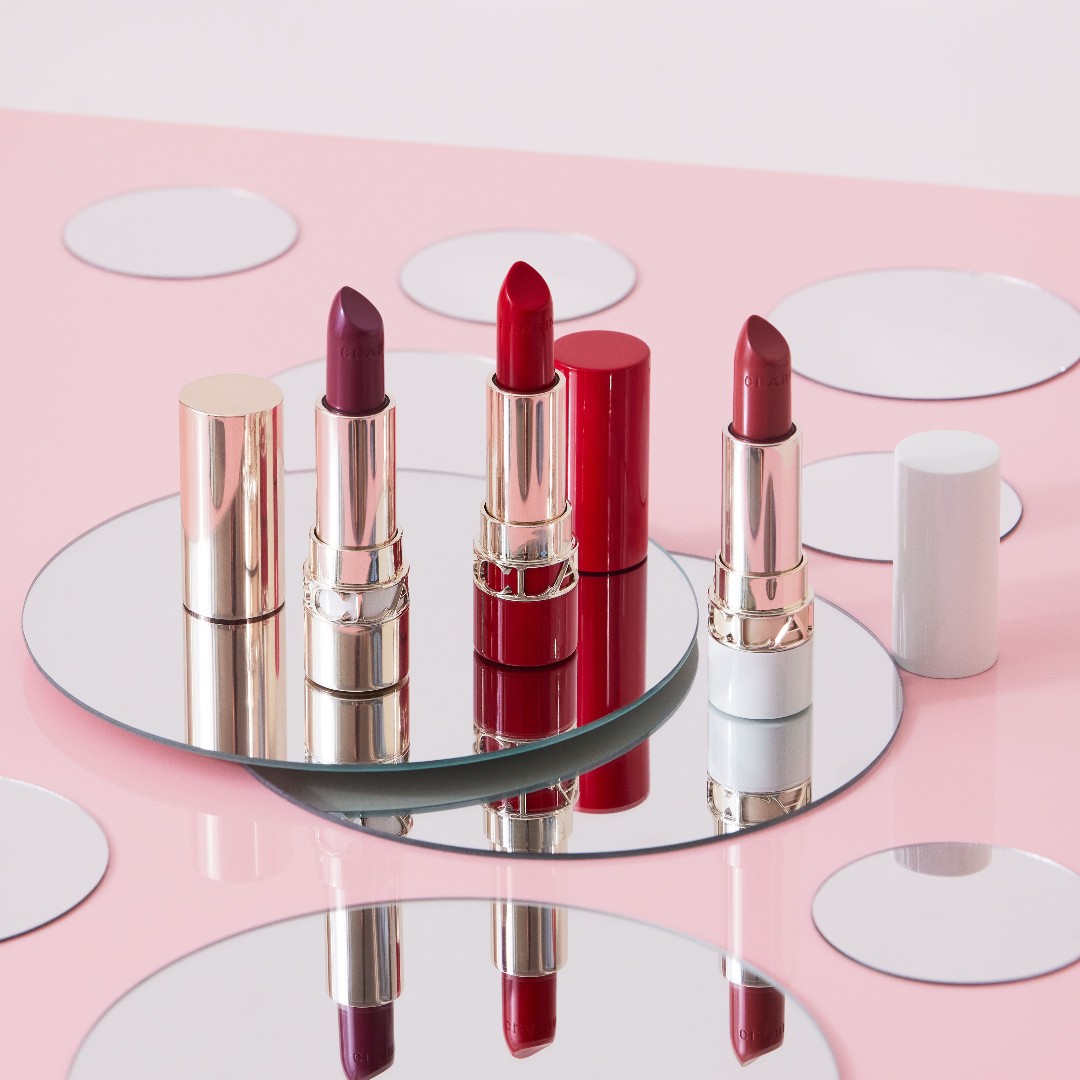 clarins_uk's tweet image. Clarins makeup does it all. 
From hydrating to radiance-boosting, mattifying and protecting, Clarins makeup gives instant results whilst also caring for the skin. 

Comment below your makeup must-have  👇

#SkincareMakeup #MakeupCollection #ClarinsMakeup