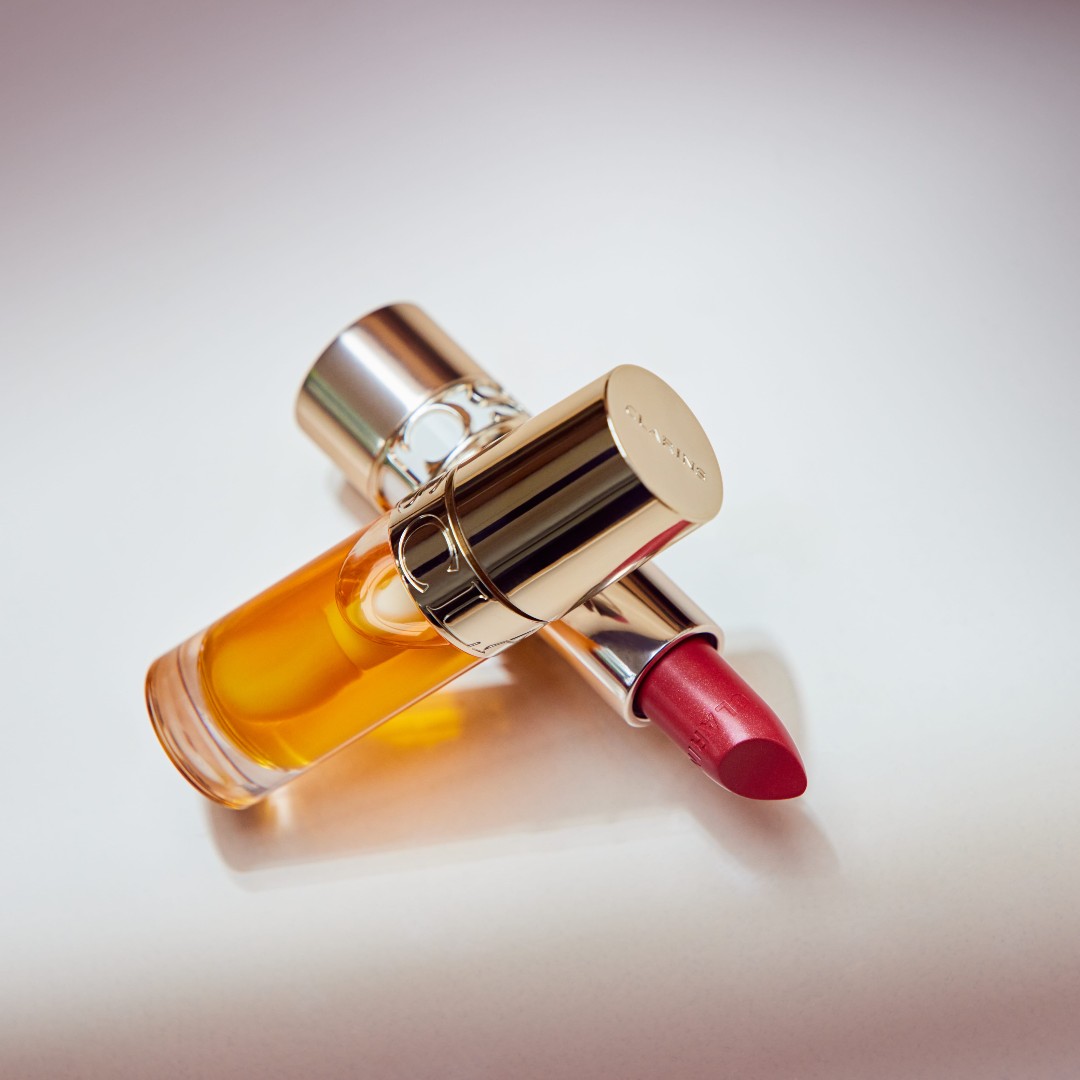 clarins_uk's tweet image. Clarins makeup does it all. 
From hydrating to radiance-boosting, mattifying and protecting, Clarins makeup gives instant results whilst also caring for the skin. 

Comment below your makeup must-have  👇

#SkincareMakeup #MakeupCollection #ClarinsMakeup