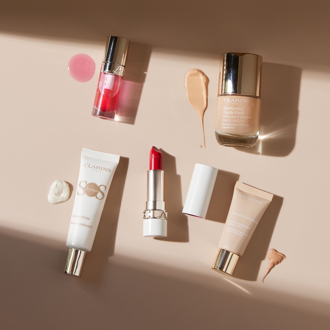 clarins_uk's tweet image. Clarins makeup does it all. 
From hydrating to radiance-boosting, mattifying and protecting, Clarins makeup gives instant results whilst also caring for the skin. 

Comment below your makeup must-have  👇

#SkincareMakeup #MakeupCollection #ClarinsMakeup