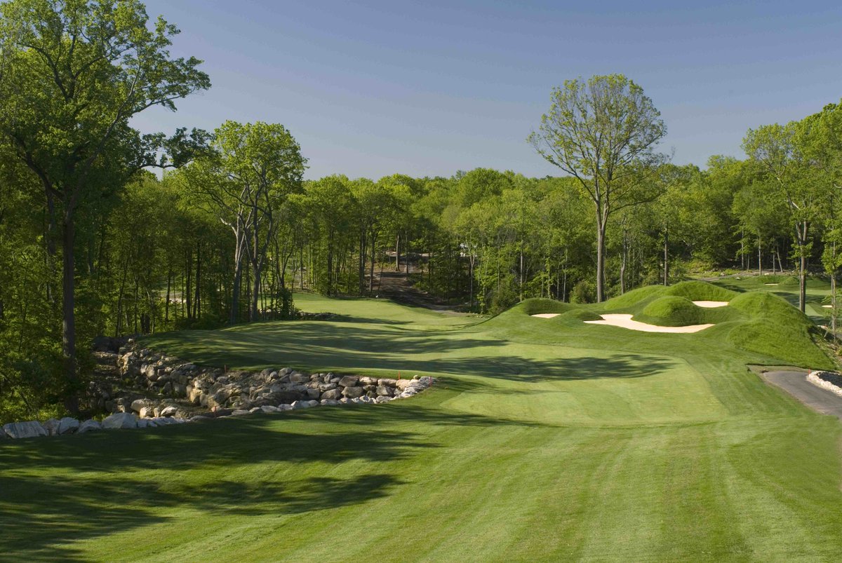 PoundRidgeGolf's tweet photo. The back nine at Pound Ridge begins with the picturesque downhill par 4 10th hole.   Avoiding the cluster of bunkers and mounds on the right side of the tee will put you in a position to attack the large green, which slopes from back to front. https://t.co/yLW5H5lTDC