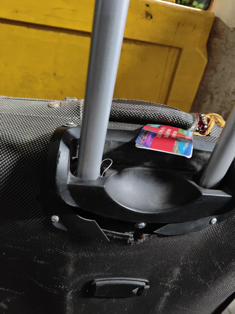arjit93's tweet photo. @IndiGo6E My baggage was damaged and the trolley handle was found to be broken after I collected my baggage from Baggage belt at Mumbai Terminal 2. I flew from Lucknow to Mumbai on 15th Aug (PNR: UQP9GM). Pls provide compensation for the damage done to my suitcase. https://t.co/zHVkcr49Bo