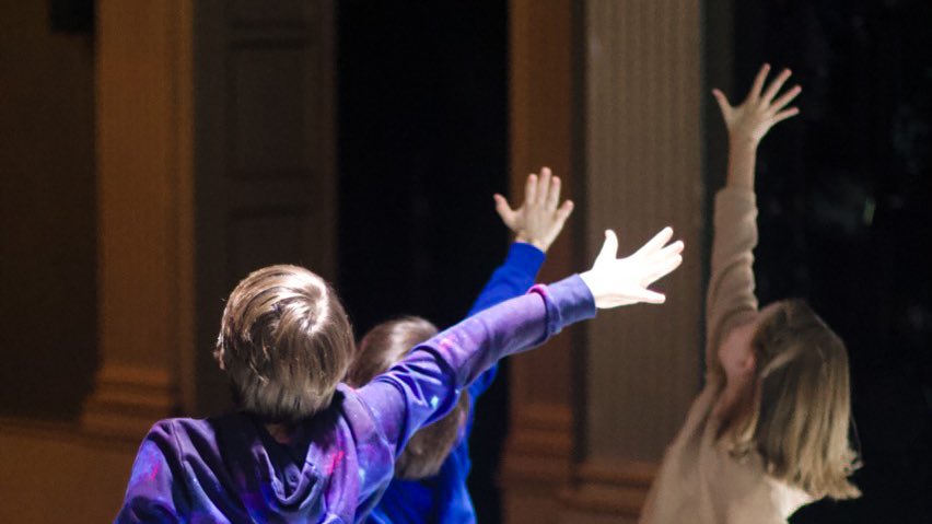 GateTheatreDub's tweet image. A little peek of what happens before the audience is let in 🤩 #FunHome 

#WarmUp #FunHomeMusical #GateTheatreDublin