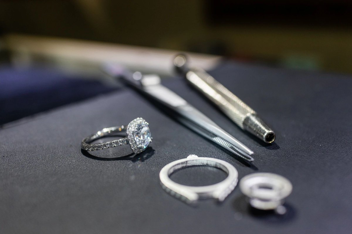 KubesJewelers's tweet photo. Keep your jewels gleaming! Enjoy free cleanings for your beloved pieces, ensuring everlasting brilliance! ✨💍 #ShineBrighter #FreeCleanings https://t.co/bjoifIj2wM