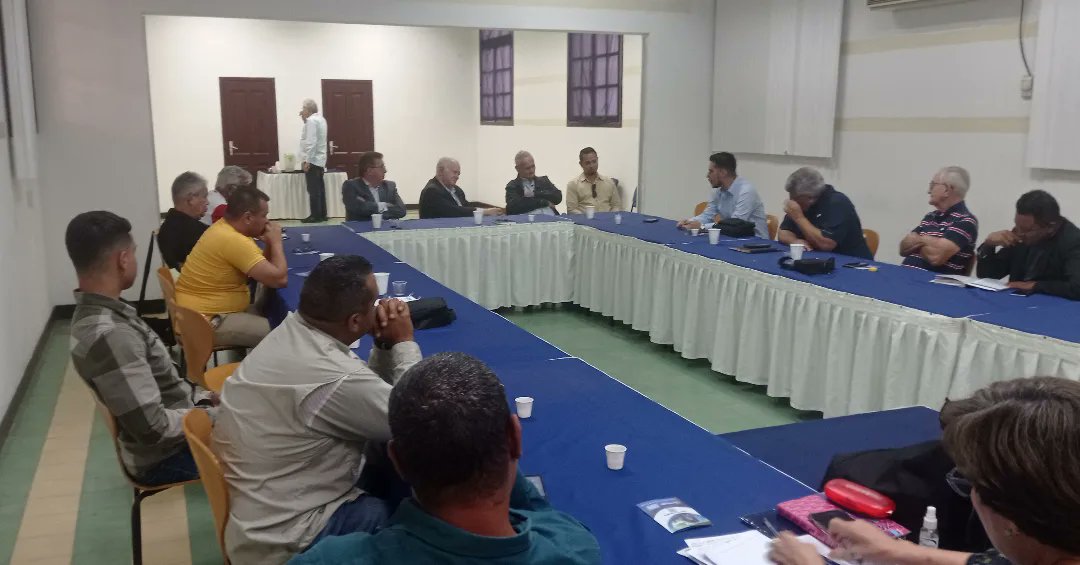 miguelparrag's tweet photo. Hoy la Dirección Nacional de UP llevo adelante la agenda "Diálogo y más diálogo" con César Pérez Vivas, y equipo de campaña. Coincidimos: 1) La vía electoral frente a cualquier circunstancia 2) La abstencion es un suicidio 3) Elaboracion de una propuesta alternativa programatica. https://t.co/cpqJR2yVge