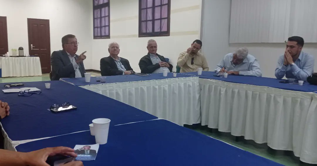 miguelparrag's tweet photo. Hoy la Dirección Nacional de UP llevo adelante la agenda "Diálogo y más diálogo" con César Pérez Vivas, y equipo de campaña. Coincidimos: 1) La vía electoral frente a cualquier circunstancia 2) La abstencion es un suicidio 3) Elaboracion de una propuesta alternativa programatica. https://t.co/cpqJR2yVge
