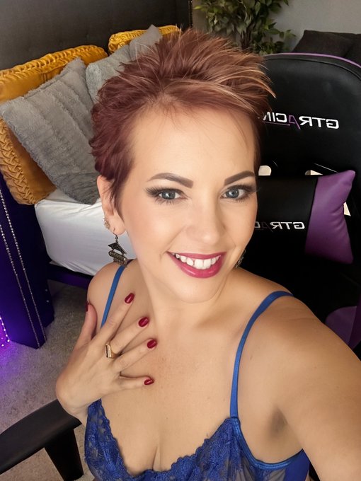 Meet me on cam now! https://t.co/XvruyBWkCp https://t.co/sMEmG6i5Q7