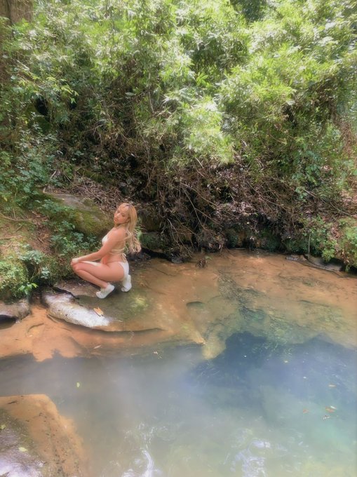 swimming in the 30 degree spring on the mountain https://t.co/hyRCFyDww2