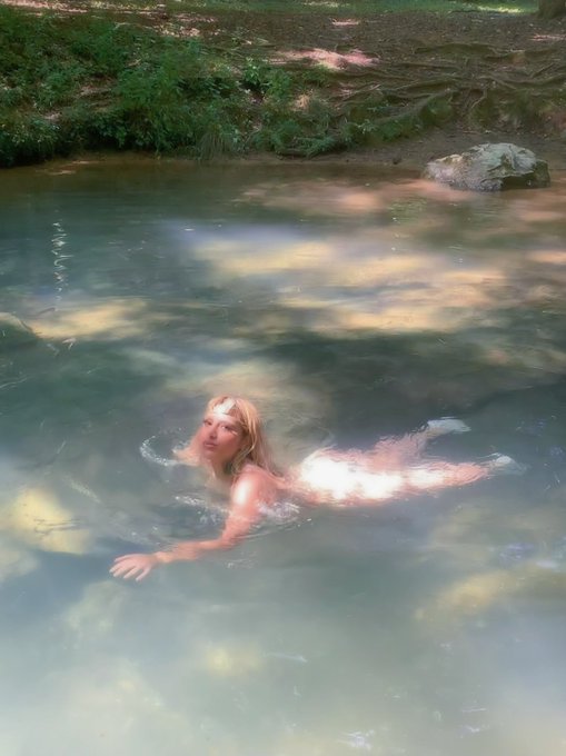 swimming in the 30 degree spring on the mountain https://t.co/hyRCFyDww2