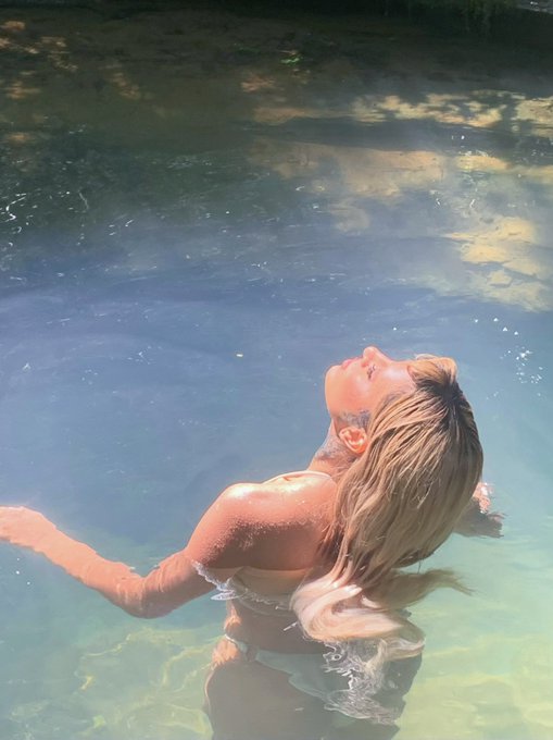 swimming in the 30 degree spring on the mountain https://t.co/hyRCFyDww2