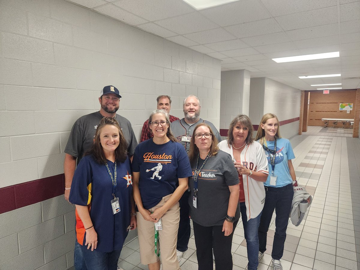 The Cypress Ranch English Dept is reppin' the H today at District PD!! We ❤️ our city!! <a href="/underwood89/">Traci Underwood</a> #SecELA <a href="/CyRanchHS/">Cypress Ranch HS</a>
