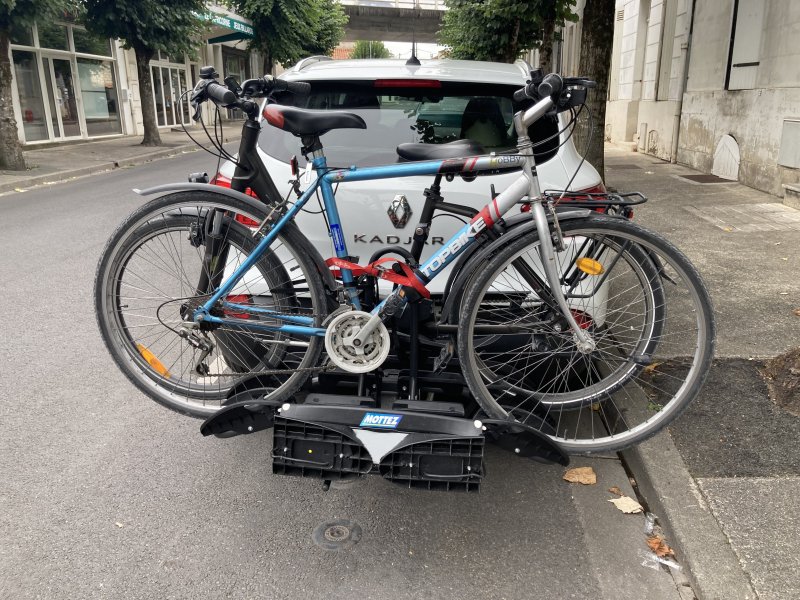 Balade sympa entre Port-Boinot (Niort) et Coulon.
Plein de vélos, mais aussi beaucoup piétons et pêcheurs. Echaudé par ma récente expérience, j'ai abandonnée l'idée de prendre le train de <a href="/JPFarandou/">Jean-Pierre Farandou</a> Stes-Niort et  ressorti la voiture du garage.