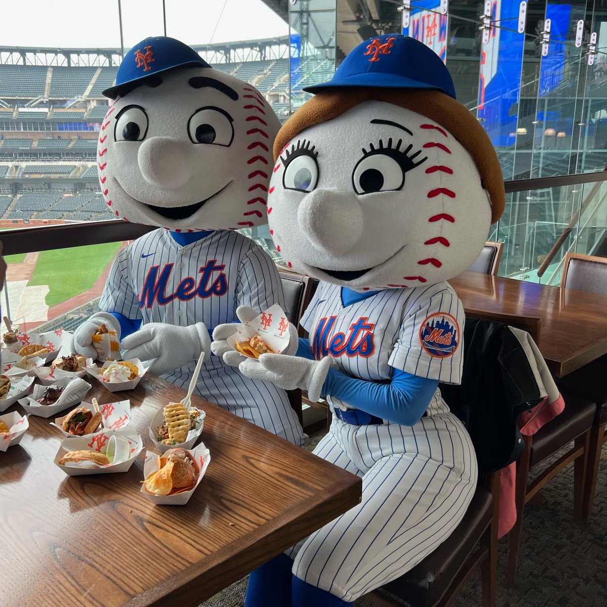 When I’m not dancing on the dugout, I’m enjoying the BEST food in baseball! Vote for @CitiField in USA Today’s 10Best Stadium Food poll!

🍔👉 bit.ly/3YxyDQU