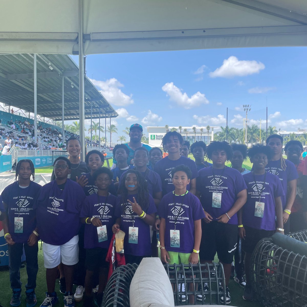 FinsOffTheField's tweet photo. @ChubbFoundation hosted special guest from
@BGCofBroward in the #FootballUNITES Community
Corner during practice yesterday! Thanks to @reggaebeets for providing our kids with a delicious meal.😋

Post-practice @astronaut brought some friends to visit for autographs.🏈🐬 https://t.co/1hOVb5DBoq