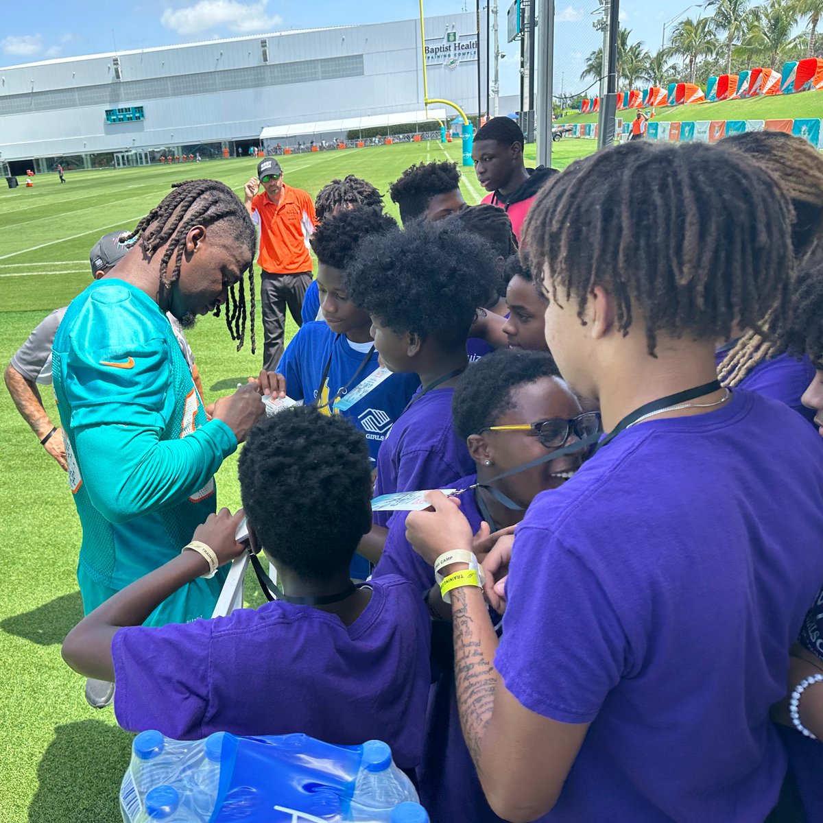 FinsOffTheField's tweet photo. @ChubbFoundation hosted special guest from
@BGCofBroward in the #FootballUNITES Community
Corner during practice yesterday! Thanks to @reggaebeets for providing our kids with a delicious meal.😋

Post-practice @astronaut brought some friends to visit for autographs.🏈🐬 https://t.co/1hOVb5DBoq