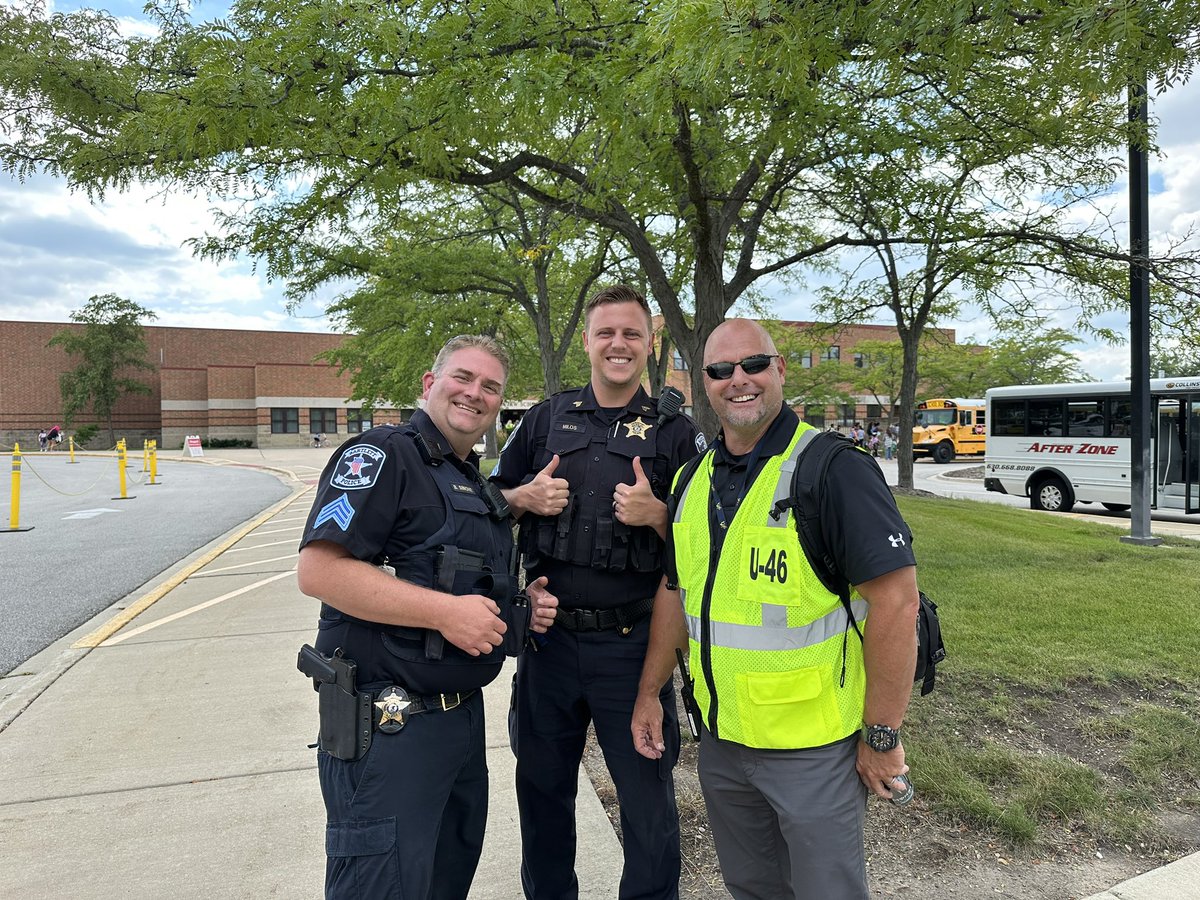 DrKDBPrincipal's tweet photo. Dismissal works because of the support U-46 gets from the Bartlett PD. MUCH.APPRECIATED!
#U46FirstDay2023 @bartlettpd https://t.co/m791VYvdZD