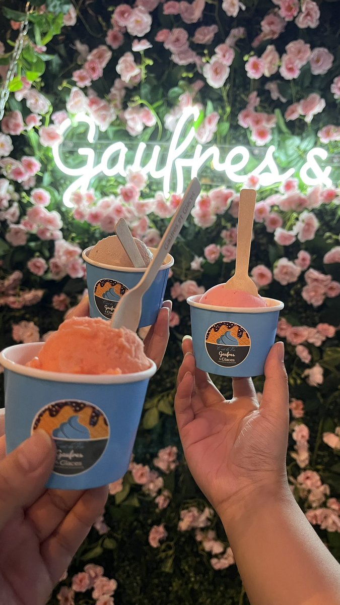 teanesssss's tweet photo. my otakuthon weekend highlight is getting ice cream with friends 😋🍨🍦💓 https://t.co/HeqOFSUmKE