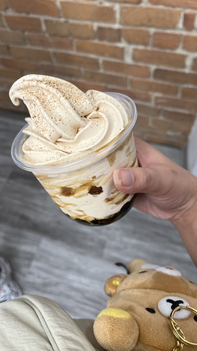 teanesssss's tweet photo. my otakuthon weekend highlight is getting ice cream with friends 😋🍨🍦💓 https://t.co/HeqOFSUmKE
