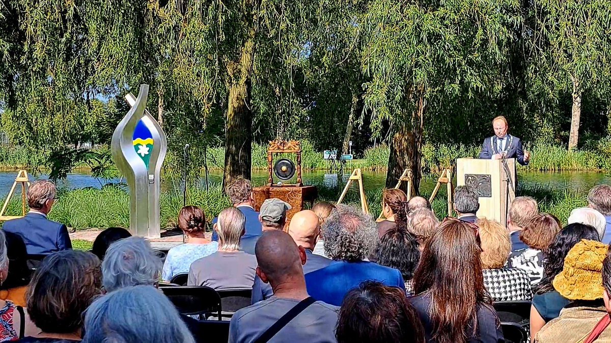 Burgemeester van Almere tweet media