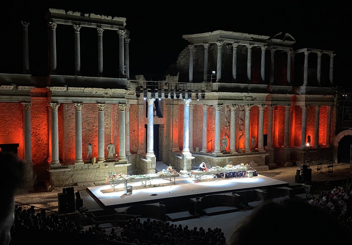 sergi_cr93's tweet photo. Anoche disfruté como un enano en el @Festival_Merida con #Salomé en un escenario único: el teatro romano de Mérida. Una obra maravillosa y con el grandísimo talento de Belén Rueda, Luisa Martín, Pablo Puyol y Juan Fernández. 🙌🏼🔝#FestivaldeMerida https://t.co/dFCqUkUcmu