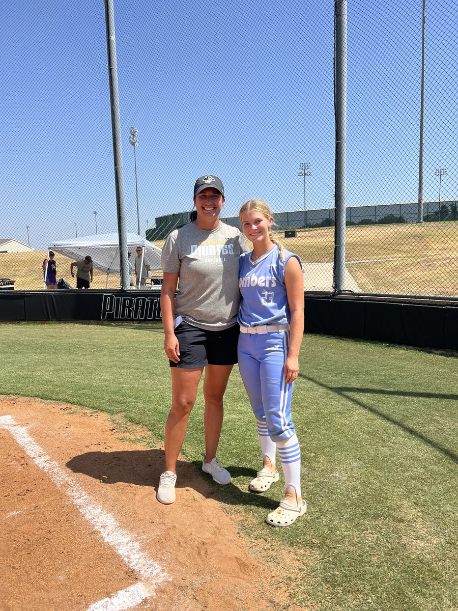 emerybell_'s tweet photo. So excited for this opportunity! 💛

@SUPiratesSB @CoachLynnSUSB @BombersCtxWard @bombers_fp @LeanderSoftball @driver_kendall @BrettBerryhill @IHartFastpitch https://t.co/qJclF98F21