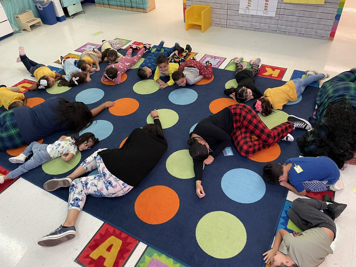 specialkmart34's tweet photo. Pjs day and Twin Day! #HHSspritweek #DHE_Bobcats #BeTheBus https://t.co/KsVBu4JB2I
