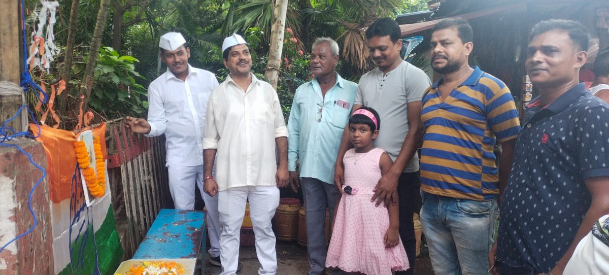 chowdhury30dev's tweet photo. ১৫ আগস্ট ২০২৩
পশ্চিমবঙ্গ 
যেখানে বিশ্বাস আছে,
সেখানে নির্ভরতা স্বয়ং আসে।
________________________
শ্রী লালজি দেশাইয়ের নির্দেশে, 
রাহুল পান্ডে ও দেবজ্যোতি চৌধূরী আহবানে - সাগর থেকে শিলিগুড়ি
ক্যানিং থেকে কোচবিহার রাজ্যের সর্বত্র সেবা দলের পক্ষ থেকে স্বাধীনতা দিবস উদযাপন করা হয়। https://t.co/3vZ3BeX3Mt