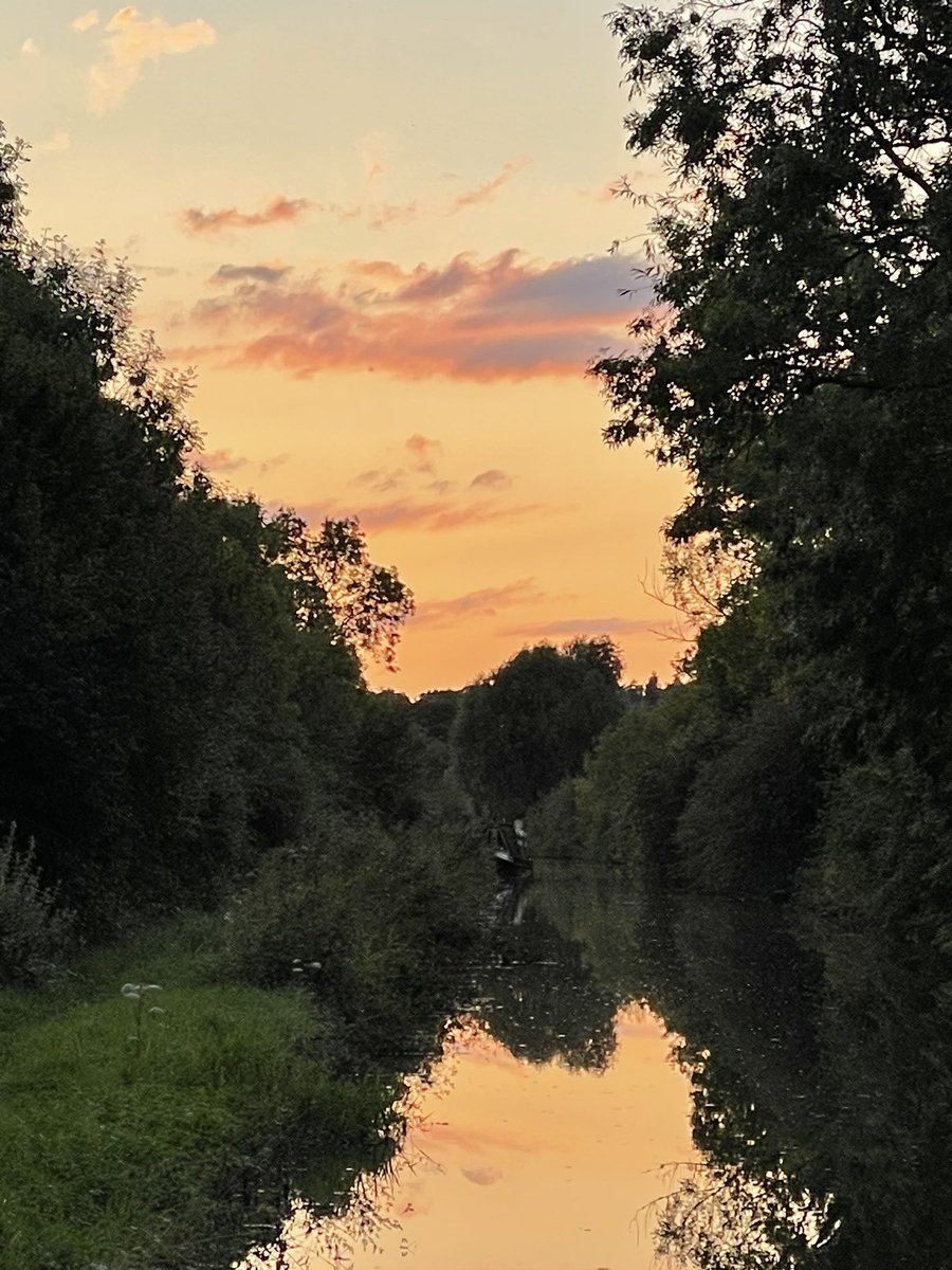 Sunset #Oxfordcanal #Towpath #Canal