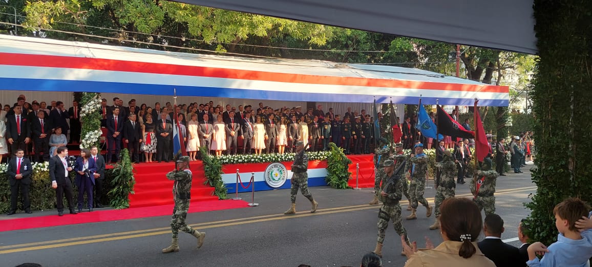 PoderJudicialPY's tweet photo. #TraspasoDeMando🇵🇾
#ASU486🌇
#15DeAgosto
Desfile militar y policial en homenaje a los mandatarios presentes y por el aniversario fundacional de la ciudad Capital, frente a la residencia “Mburuvicha Róga”. https://t.co/iptnj1lvZw