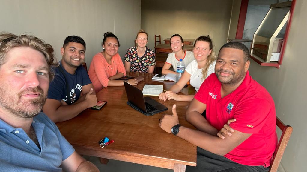 On Taveuni, Fiji, with this amazing team! @LVdeGroot , Nilesh, Ili, me, Maureen, Liz and Livai. First week of pmag fieldwork done, looking forward to the coming two weeks!