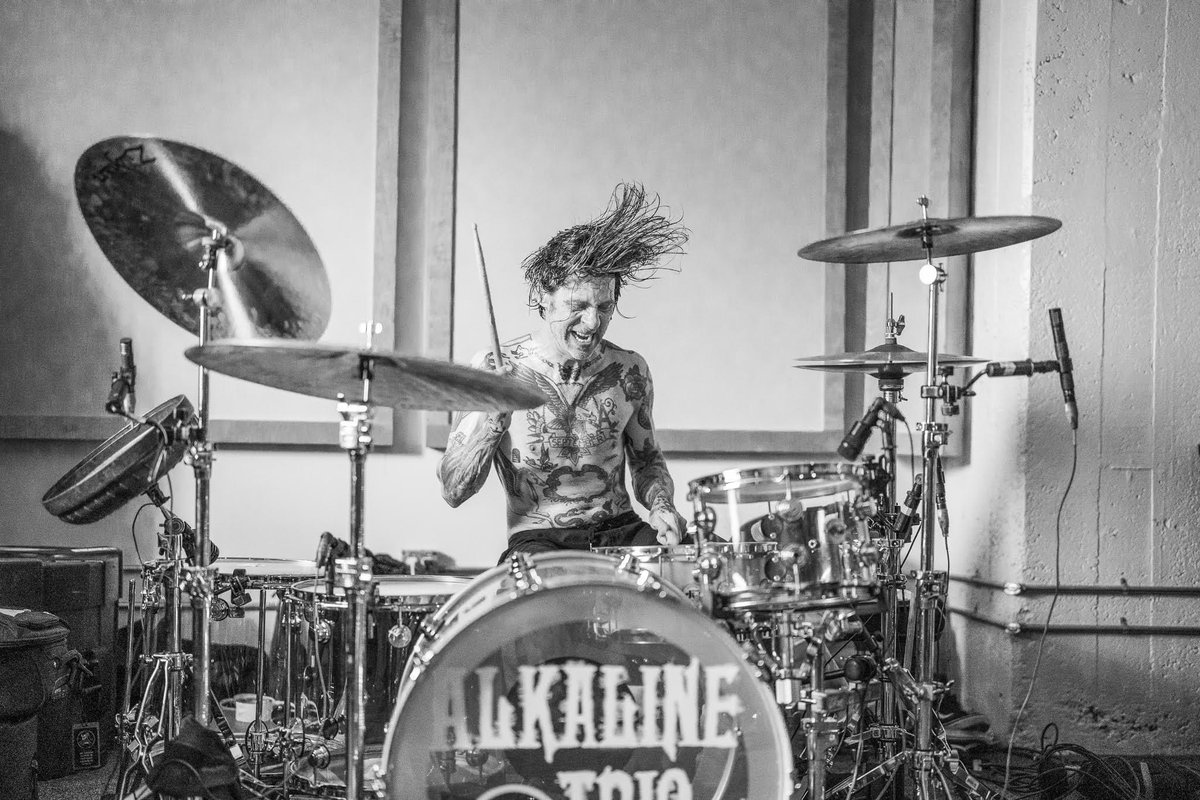 TheAVAMovement's tweet image. Happy 50th birthday to Atom Willard! Forever a member of the AVA family 🤘🏼

#AtomWillard #AngelsAndAirwaves