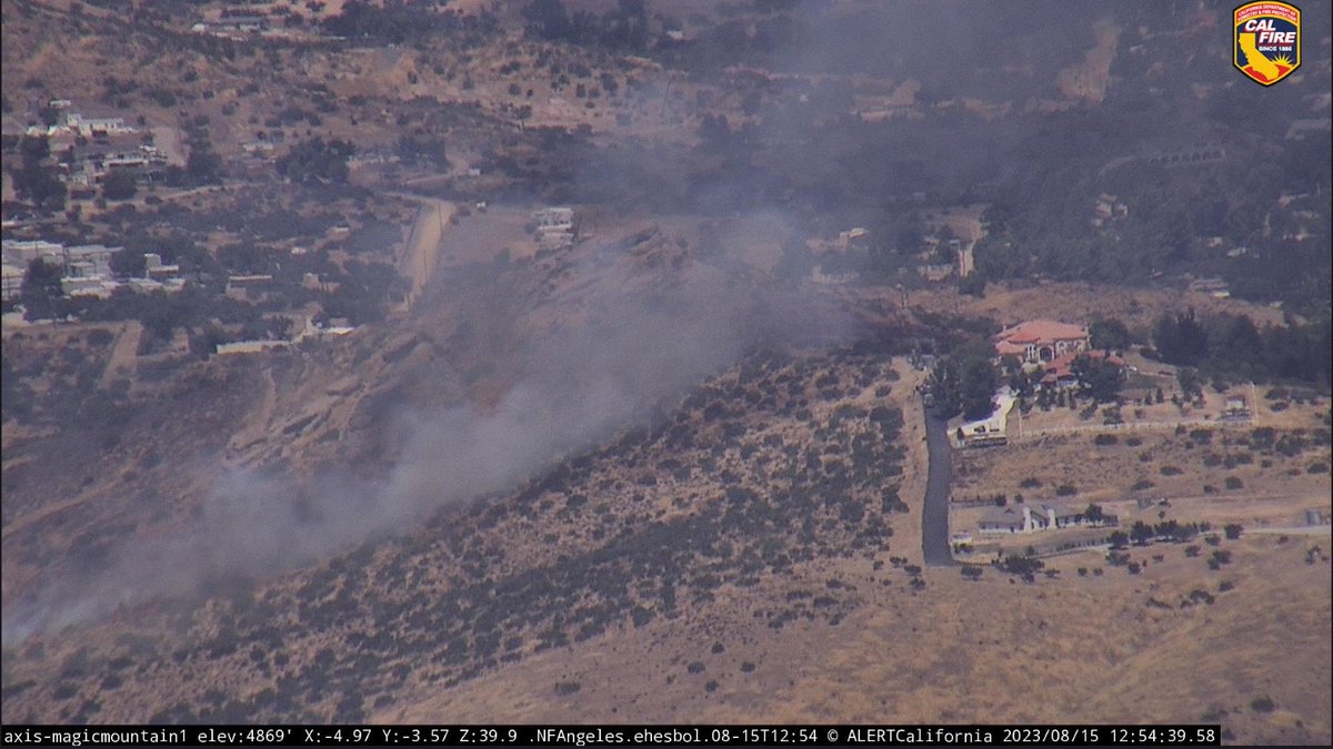 LAFireAlerts's tweet image. Agua Dulce. Brush fire. Avenida Donari and Camino Del Sol. #BakerFire.