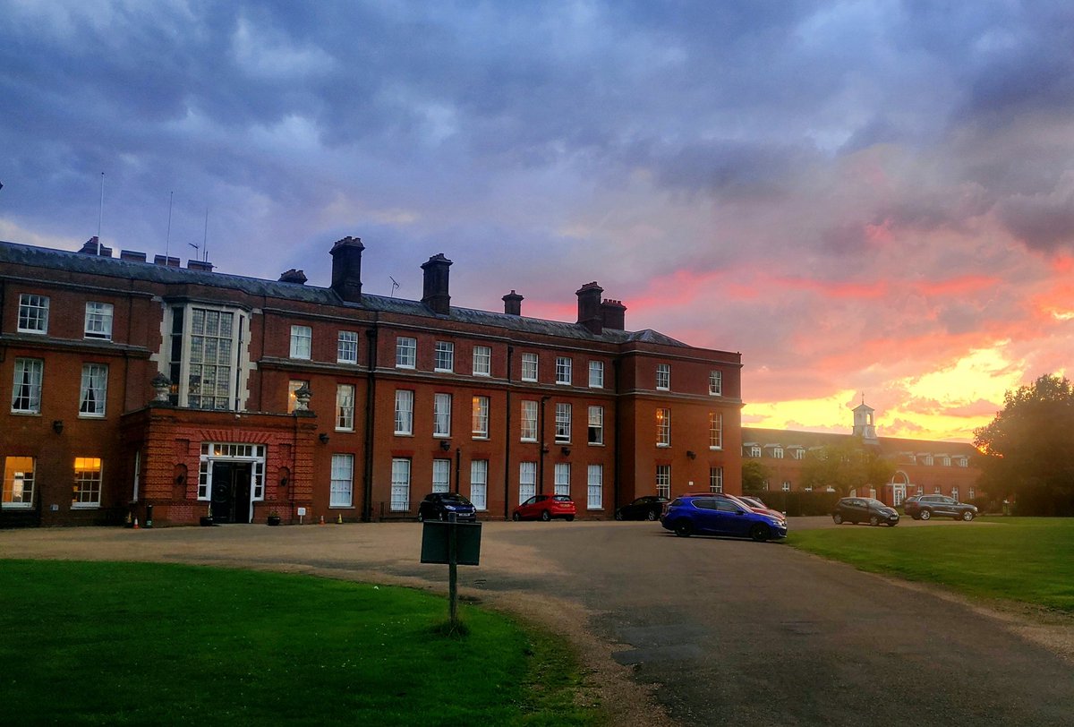 LorenaHall77's tweet photo. My #clphd #worldphotographyday efforts taken on a beautiful evening walk around the Royal parks grounds at Windsor  @cumberlandlodge @UoLDocSchool https://t.co/UmuAbFGYVv
