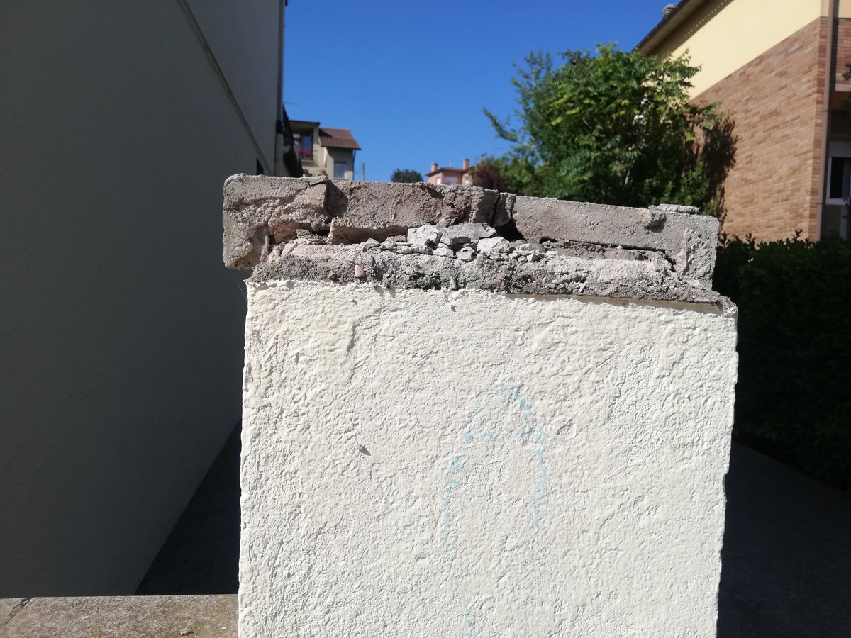 olgavallde's tweet photo. Se n'han de tenir per agafar un martell i fer això. Aquesta nit. #incivisme#FMMoià#Disfrutem-la#Prougamberrisme#@Ajuntament de Moià https://t.co/fJqEva3G7g