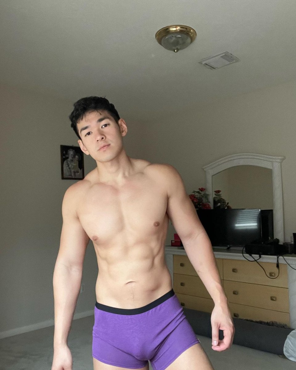 Purple is one of those colors that just looks GOOD on everyone 💜💜💜

📸: @nashvilleasian