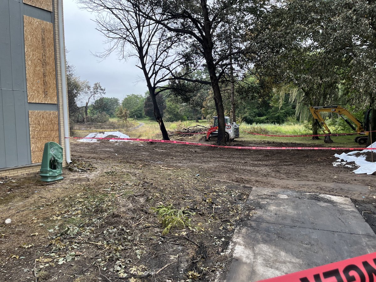 Belleville: Lookie loos and souvenir hunters are on the plane crash site today, now the crews and police have gone. Includes me, I suppose, but it is my home.