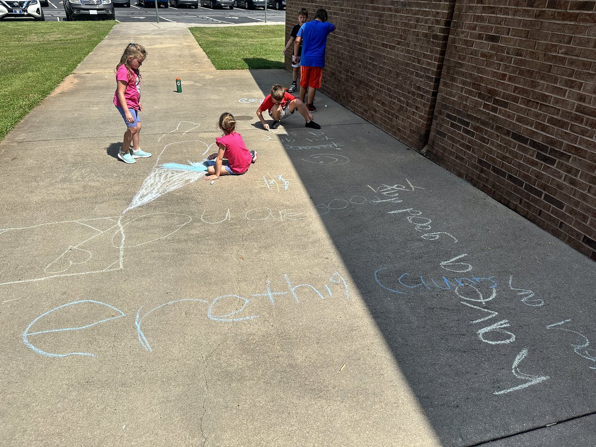 msahanson's tweet photo. Ms. Hanson’s class loved spreading joy with their sidewalk chalk creations! #chalkthewalk #spreadjoy #thejoyteam https://t.co/DVLQSFHyiN
