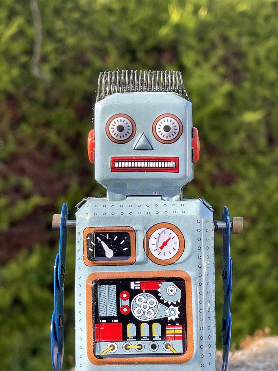 CoastalFireDept's tweet image. Variations
We’ve done the artwork/photography for our new music ourselves.
Here’s a few pics taken of the robot used for our next single ‘Regret’.
#sadrobot
#robot
