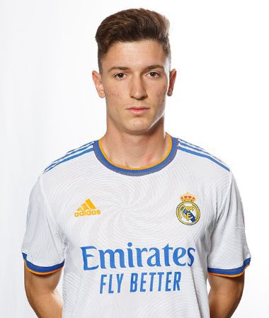 GernikaClub's tweet photo. El @realmadrid y #ForzaGerni han llegado a un acuerdo para la cesión del centrocampista Néstor Lucas.
Tras largas semanas de conversaciones, el fichaje se ha hecho posible en la tarde de hoy. 
El jugador ha abandonado los entrenamientos con el Castilla y ha pasado por Urbieta. https://t.co/9zgiML1ouU