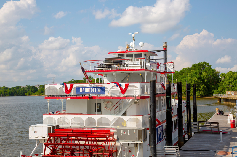 NewAmerica's tweet image. What played out in Montgomery, Alabama serves as a small-scale example of the broader polarization happening across the US.

@NewAmerica's @maikamoulite &amp;amp; @ughhh_its_joe illustrate how violent &amp;amp; harmful rhetoric can cause real-world harm.

🧵 #TheThread bit.ly/3qvnQdd