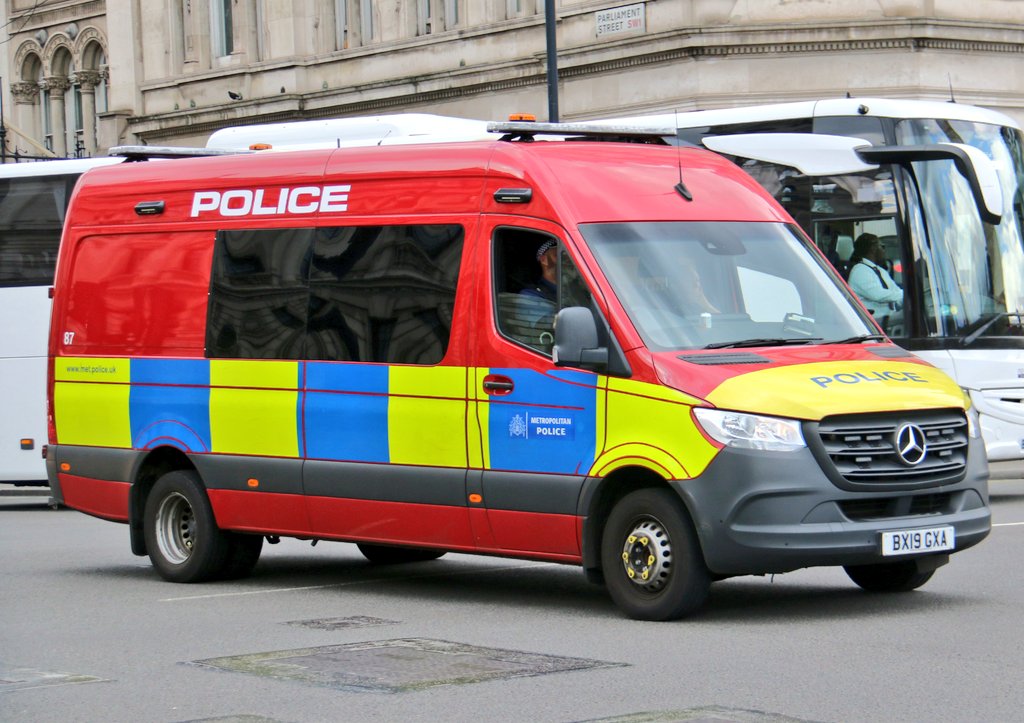 MichaelHuising's tweet photo. Metropolitan Police Parliamentary and Diplomatic Protection (PaDP) near #DowningStreet / #Westminster
#politics #PaDP #metpolice #london #emergencyservices #police #Downingstreet10 https://t.co/Bg8zZ4Uy3p