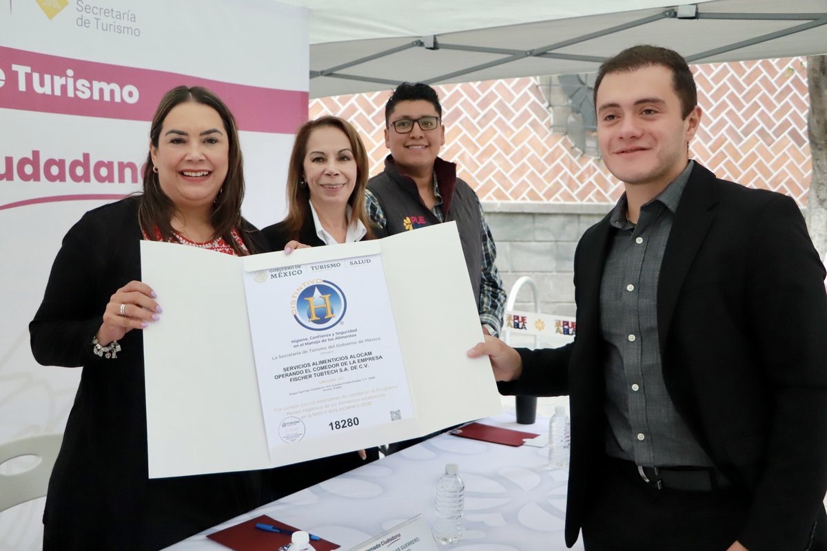 Marta_OrnelasG's tweet photo. Una jornada llena de logros y compromiso por el turismo en Puebla. En  la #JornadaCiudadana entregamos 43 Distintivos, Certificados y Registros Nacionales de Turismo a dedicados prestadores de servicios. También abrimos un espacio para escuchar las perspectivas y propuestas que fortalecerán nuestro horizonte turístico. ¡Gracias a todos por su compromiso y participación! 💼🤝🏨 #UnGobiernoPresente