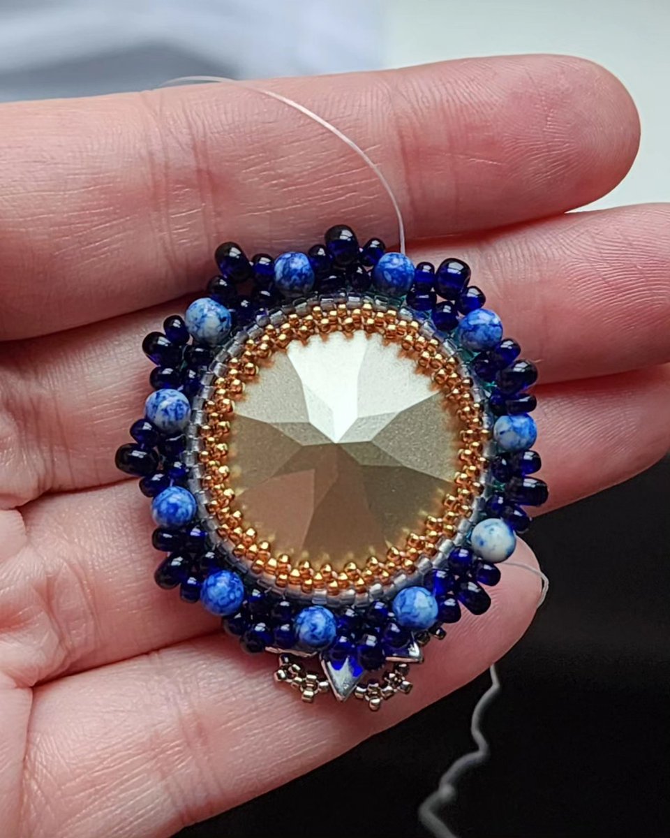 ladySelua's tweet photo. Completed #beaded #pendant. Mostly.  Still have to tie it off. Now to design it's #necklace .

#beadwork #crystalbeads #seedbeads https://t.co/ntCShPVIEk