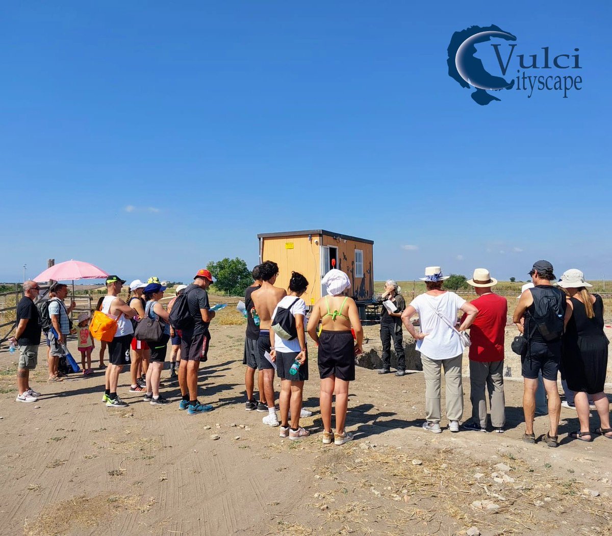 VulciCityscape's tweet image. Altre due splendide visite al nostro scavo del nuovo #tempio in questo #Ferragosto al Parco di #Vulci🤩grazie di cuore! Il valore del nostro lavoro è nella vostra attenzione e affetto! Noi continuiamo a #scavare e vi aspettiamo alla prossima occasione!