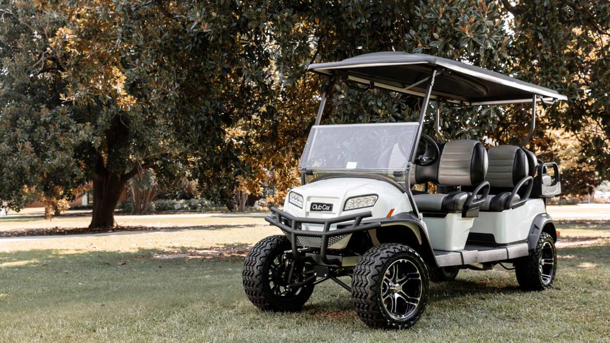 mmobilityturkey's tweet photo. Elektrikli golf arabaları, ABD'de "ikinci araba" olarak ciddi oranda popülerlik kazanmaya başladı. EV teknolojisi ilerlemesi, geliştirilmiş piller ve konfor ile desteklenen ve ikinci araba ihtiyacını karşılayan arabalar, şehir yönetmelikleriyle de aynı zamanda teşvik ediliyor. https://t.co/Ac6kPKopHA